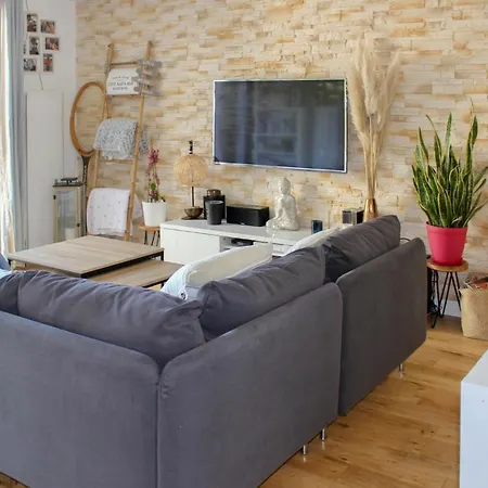 Awesome In With 2 Bedrooms And Wifi Сasa de vacaciones *